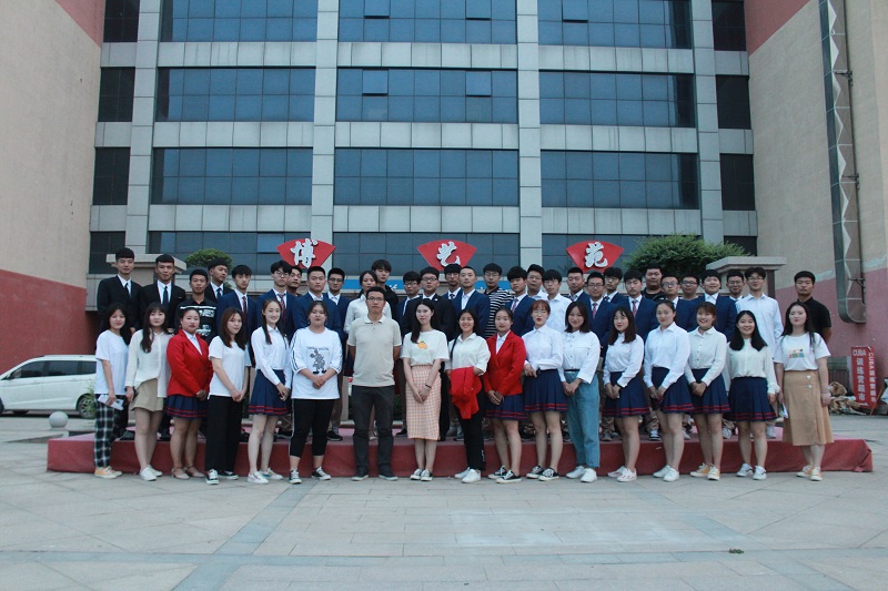 新一届团学干部集体合影.jpg 新一届团学干部集体合影.jpg