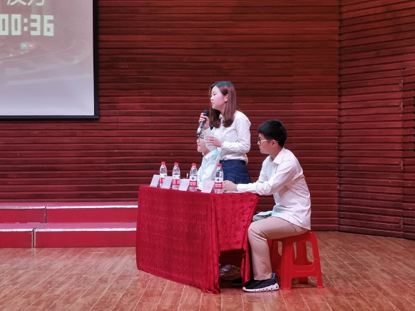反方辩手1.jpg 反方辩手1.jpg