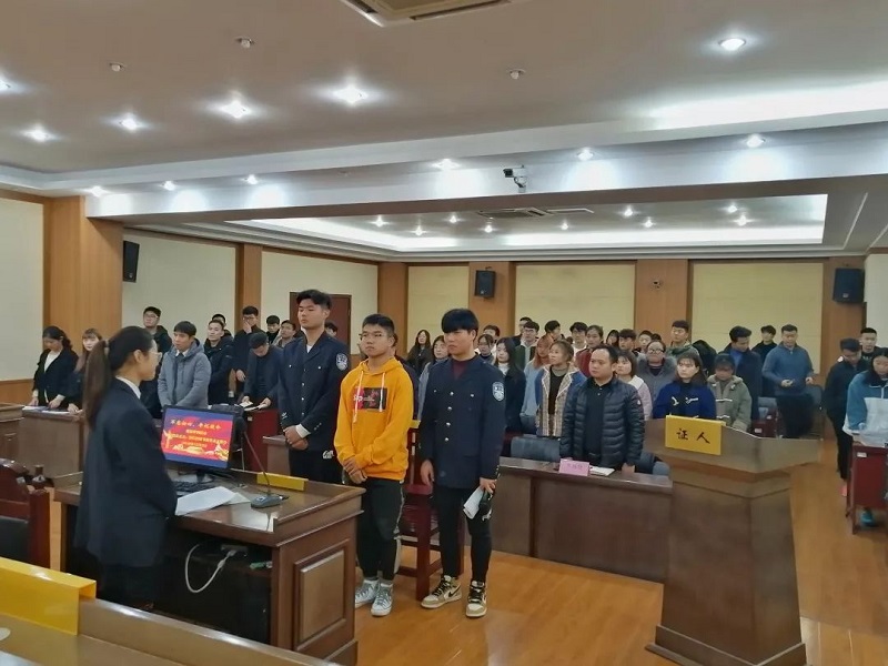模拟审判活动5.jpg 模拟审判活动5.jpg