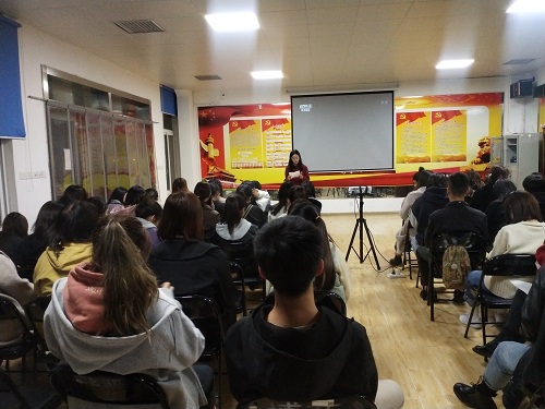 学生党员代表发言1.jpg