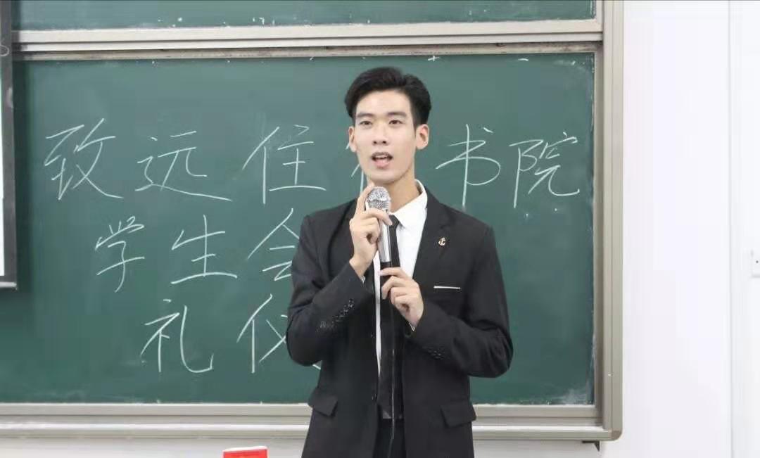 致远住宿书院学生会礼仪仪式开始.jpg