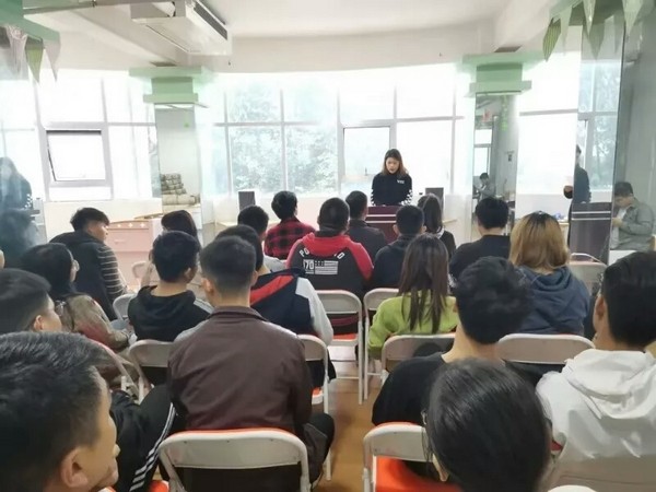 知行住宿书院举办第一届乒乓球锦标赛_(3).jpg