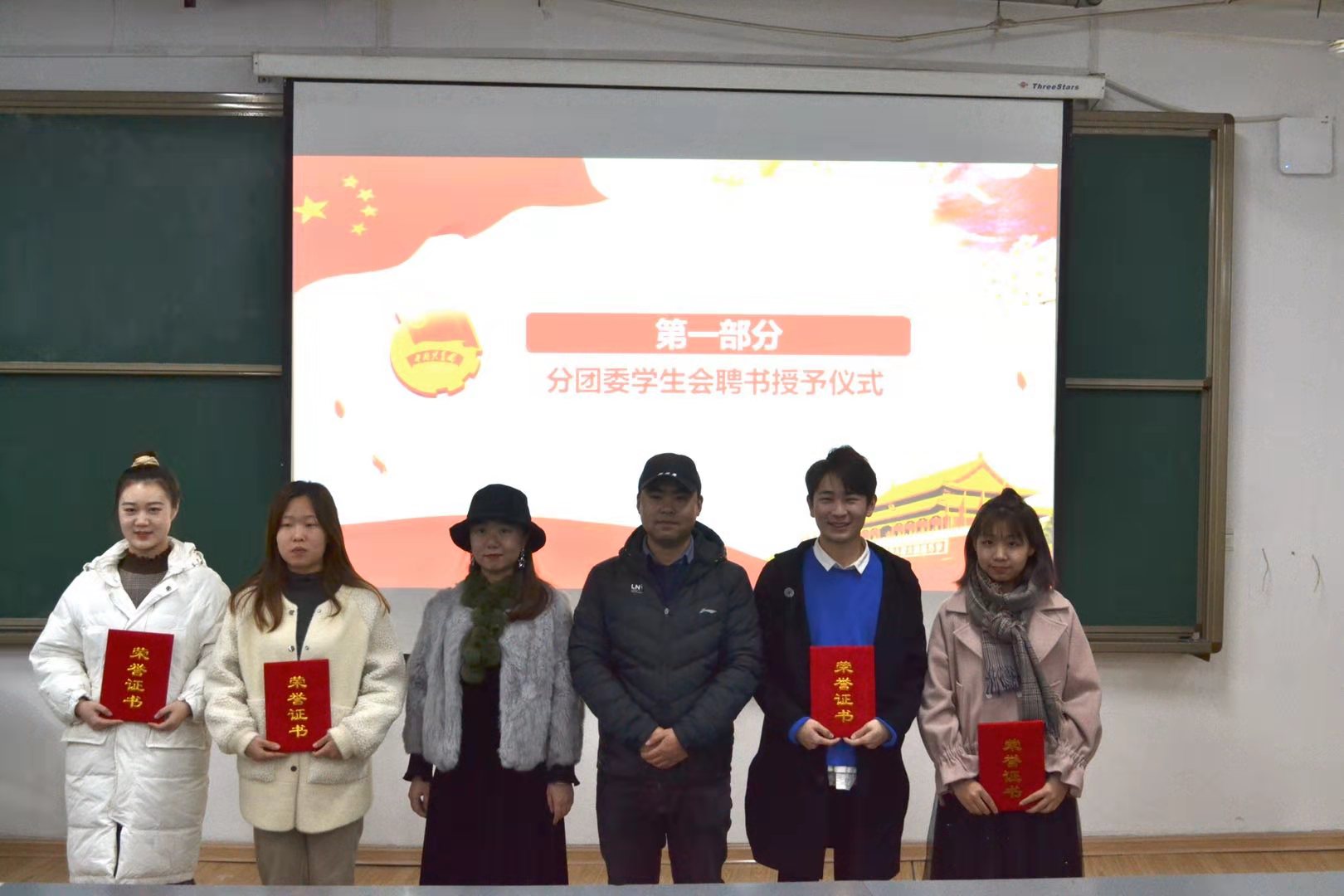 致远住宿书院分团委学生会聘任8 (2).jpg 致远住宿书院分团委学生会聘任8 (2).jpg