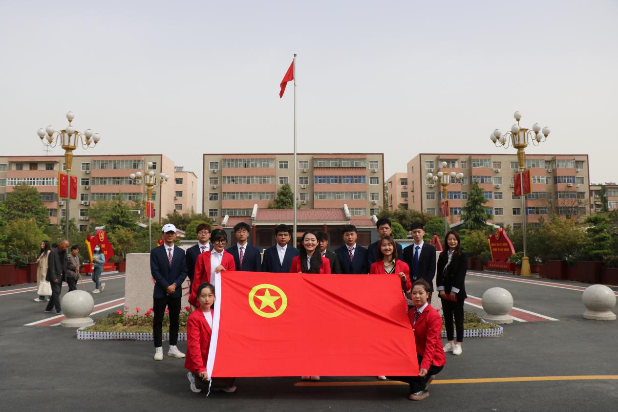 寰宇住宿书院举办追寻红色记忆 凝聚前行力量活动 (2).jpg 寰宇住宿书院举办追寻红色记忆 凝聚前行力量活动 (2).jpg