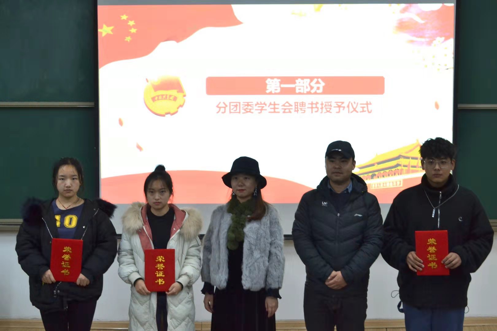 致远住宿书院分团委学生会聘任8 (1).jpg 致远住宿书院分团委学生会聘任8 (1).jpg
