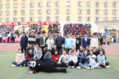 至善书院运动会与领导合影.png 至善书院运动会与领导合影.png