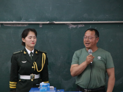 国旗护卫队家长访校检阅仪式14.png 国旗护卫队家长访校检阅仪式14.png