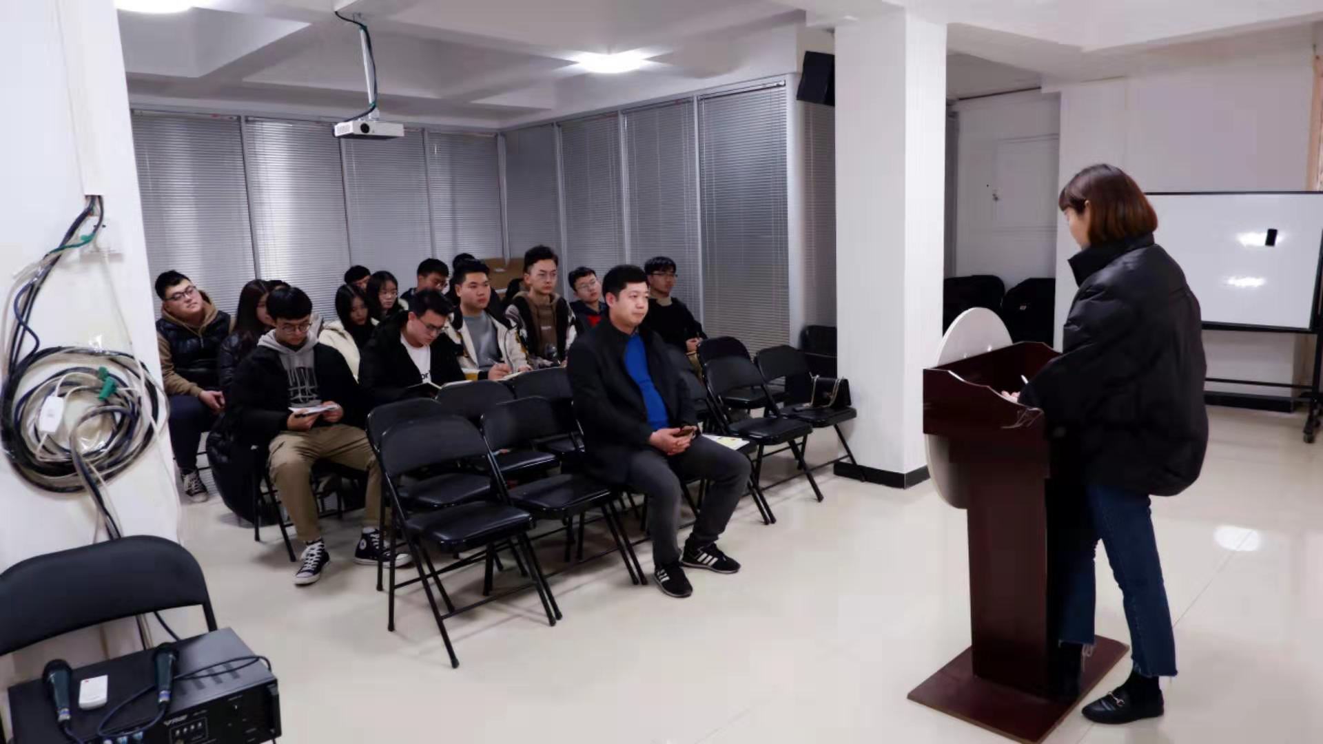 活动一角.jpg 活动一角.jpg