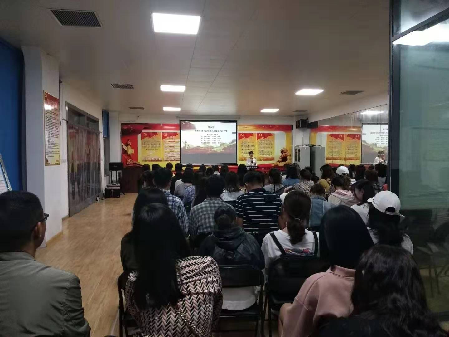 学生发言.jpg 学生发言.jpg