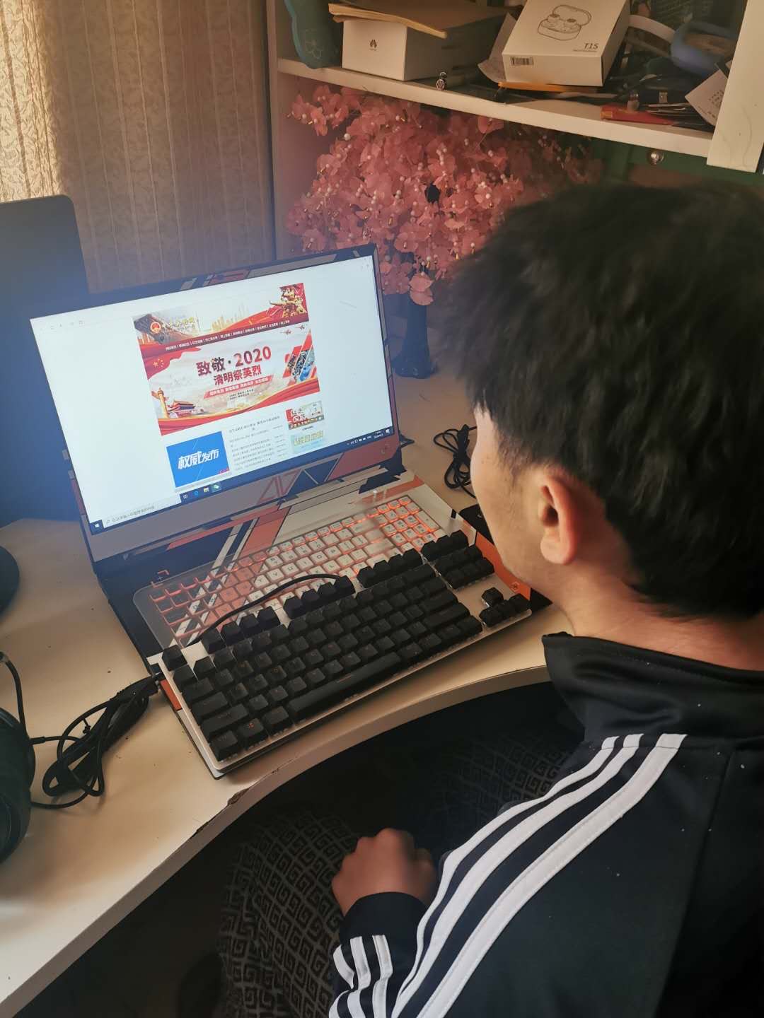 书院学子缅怀先烈13.jpg 书院学子缅怀先烈13.jpg