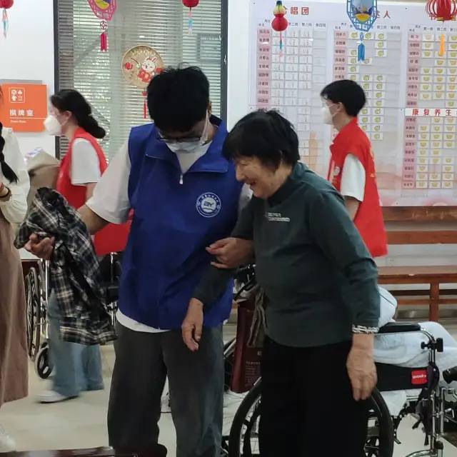 “敬老院送温暖献爱心”社区实践活动 “敬老院送温暖献爱心”社区实践活动