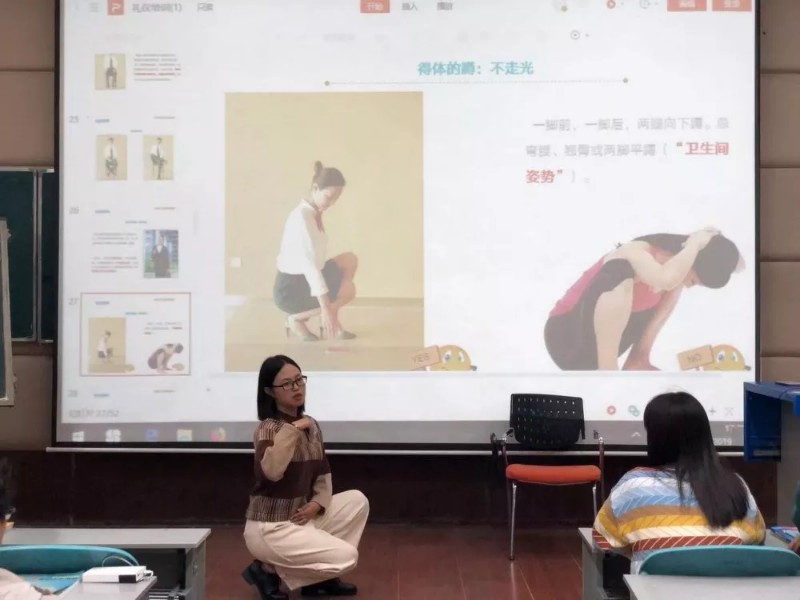 明礼住宿书院礼仪培训6.jpg 明礼住宿书院礼仪培训6.jpg