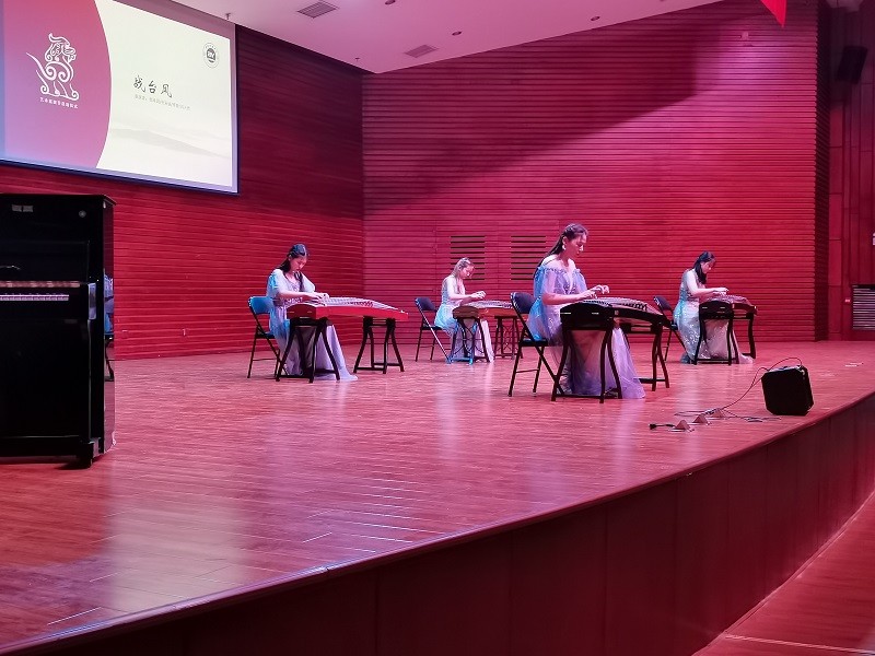 古筝表演.jpg