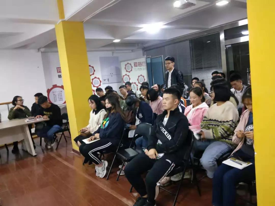 学生提出问题.jpg 学生提出问题.jpg