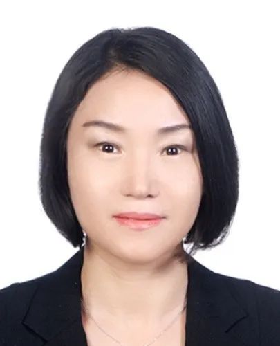 穿着黑色衣服的人AI 生成的内容可能不正确。