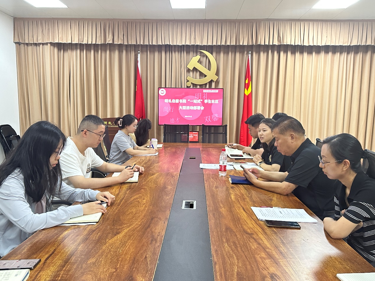 图片包含 室内, 桌子, 人, 狗描述已自动生成 图片包含 室内, 桌子, 人, 狗描述已自动生成