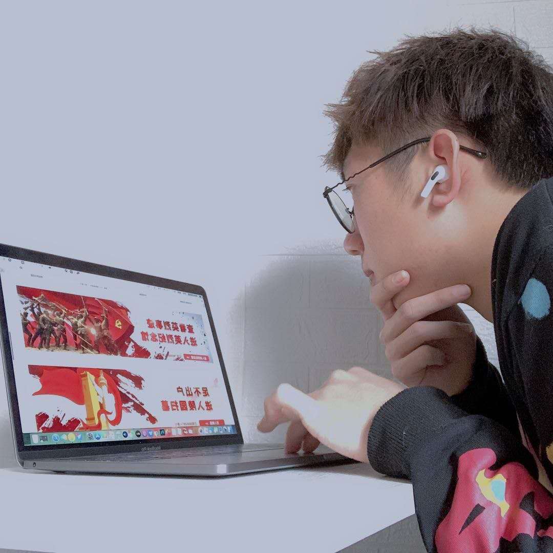 书院学子缅怀先烈2.jpg 书院学子缅怀先烈2.jpg