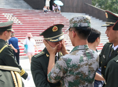 国旗护卫队家长访校检阅仪式7.png 国旗护卫队家长访校检阅仪式7.png