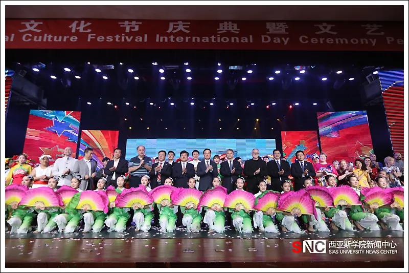 参与文化演出.jpg 参与文化演出.jpg