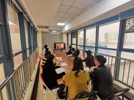 教工党员观看《榜样4》.jpg 教工党员观看《榜样4》.jpg