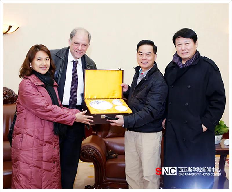 来访1.jpg 来访1.jpg