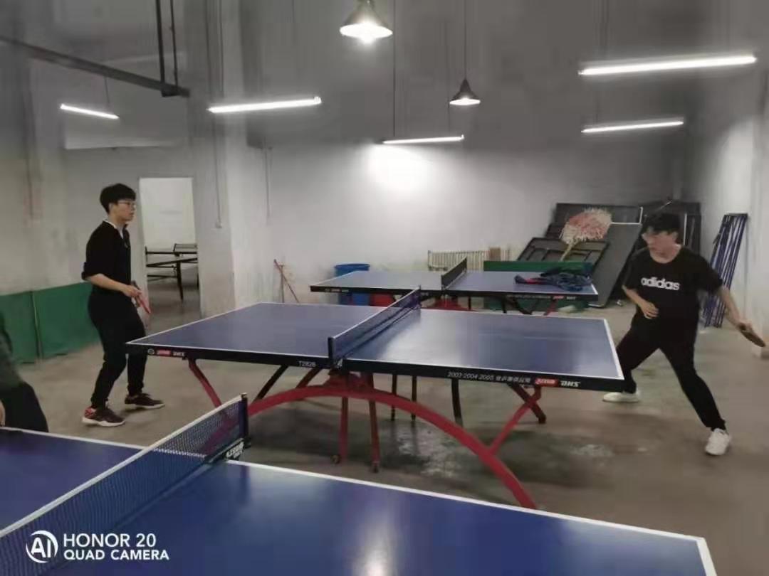 同学们认真比赛.jpg 同学们认真比赛.jpg