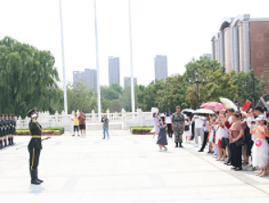 国旗护卫队家长访校检阅仪式9.png 国旗护卫队家长访校检阅仪式9.png