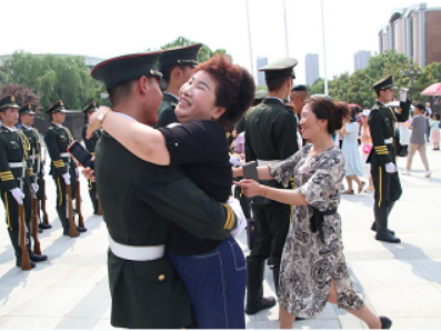 国旗护卫队家长访校检阅仪式6.png 国旗护卫队家长访校检阅仪式6.png